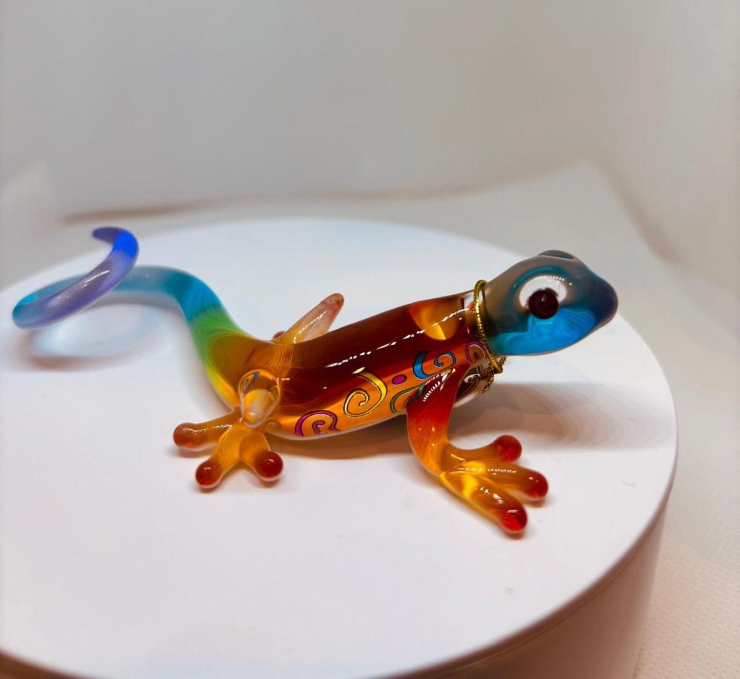 Gecko Kona glass figurine with crystal accents and colorful design