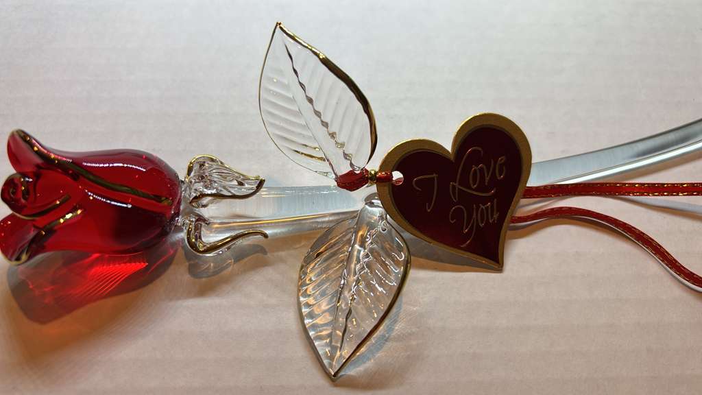 Red Rose Glass Figurine | Handcrafted Romantic Anniversary Collectible Display Gift