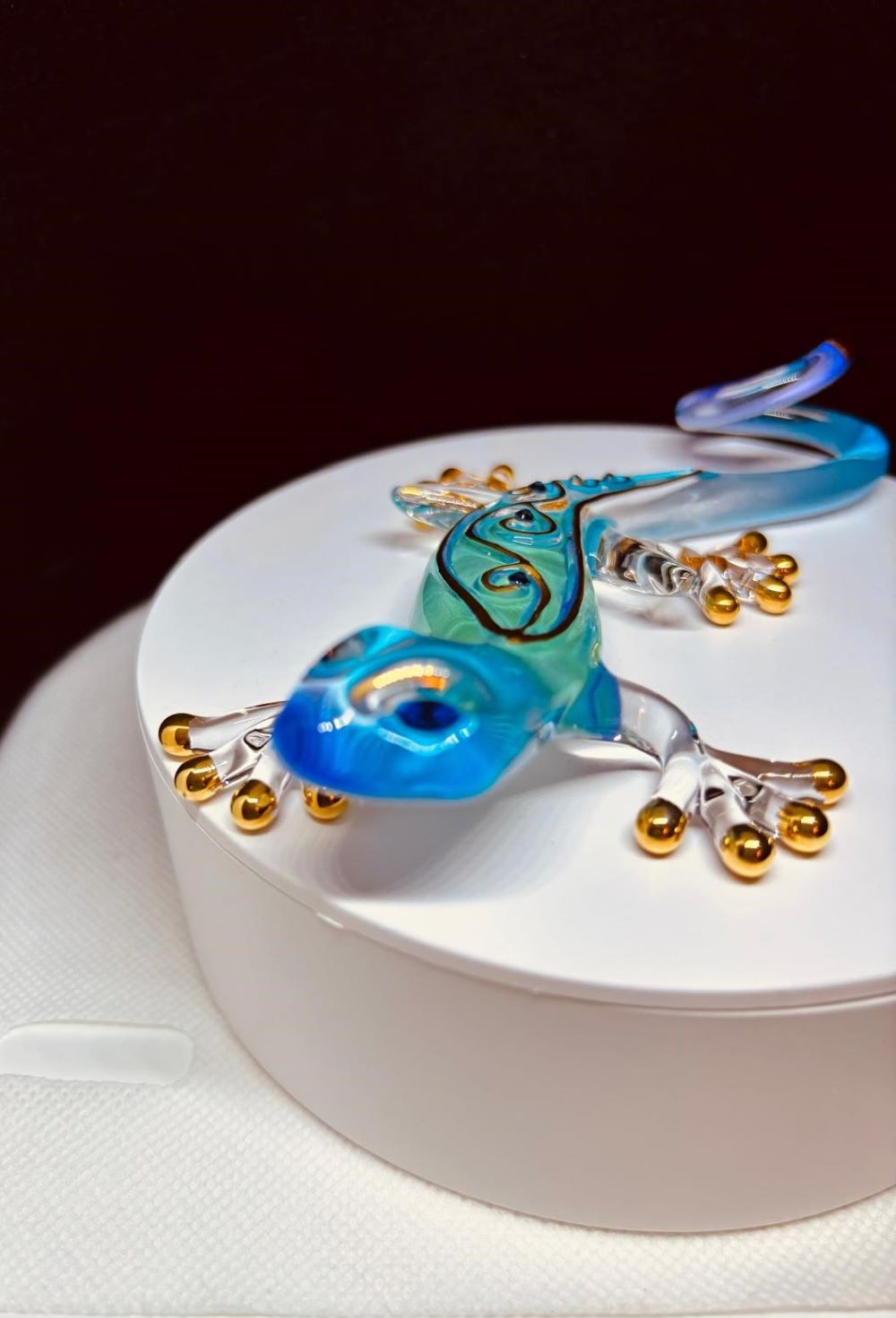 Desert Jewel Gecko Figurine Handcrafted Glass Art with Crystals & 22Kt Gold
