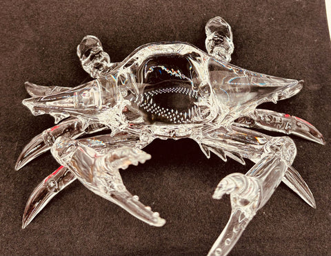 Handcrafted glass crab figurine for coastal décor